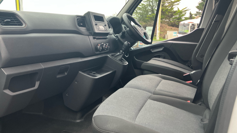 Renault Master Mwb Diesel Fwd MM35dCi 135 Business+ Medium Roof Van